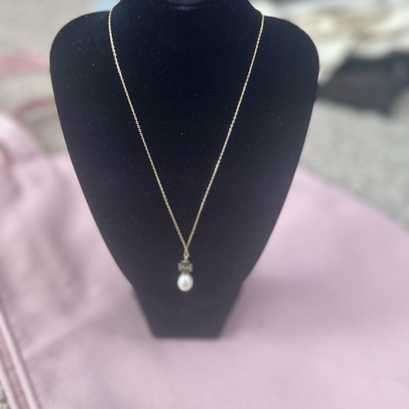 Tory Burch Jewelry - Tory Burch Gold Necklace with Pearl Pendant